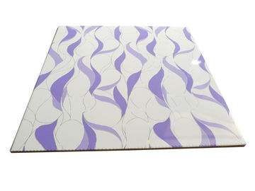Flache wasserdichte PVC-Deckenverkleidungs-feuerbeständige heiße stempelnde Oberfläche 60.3cm x 60.3cm